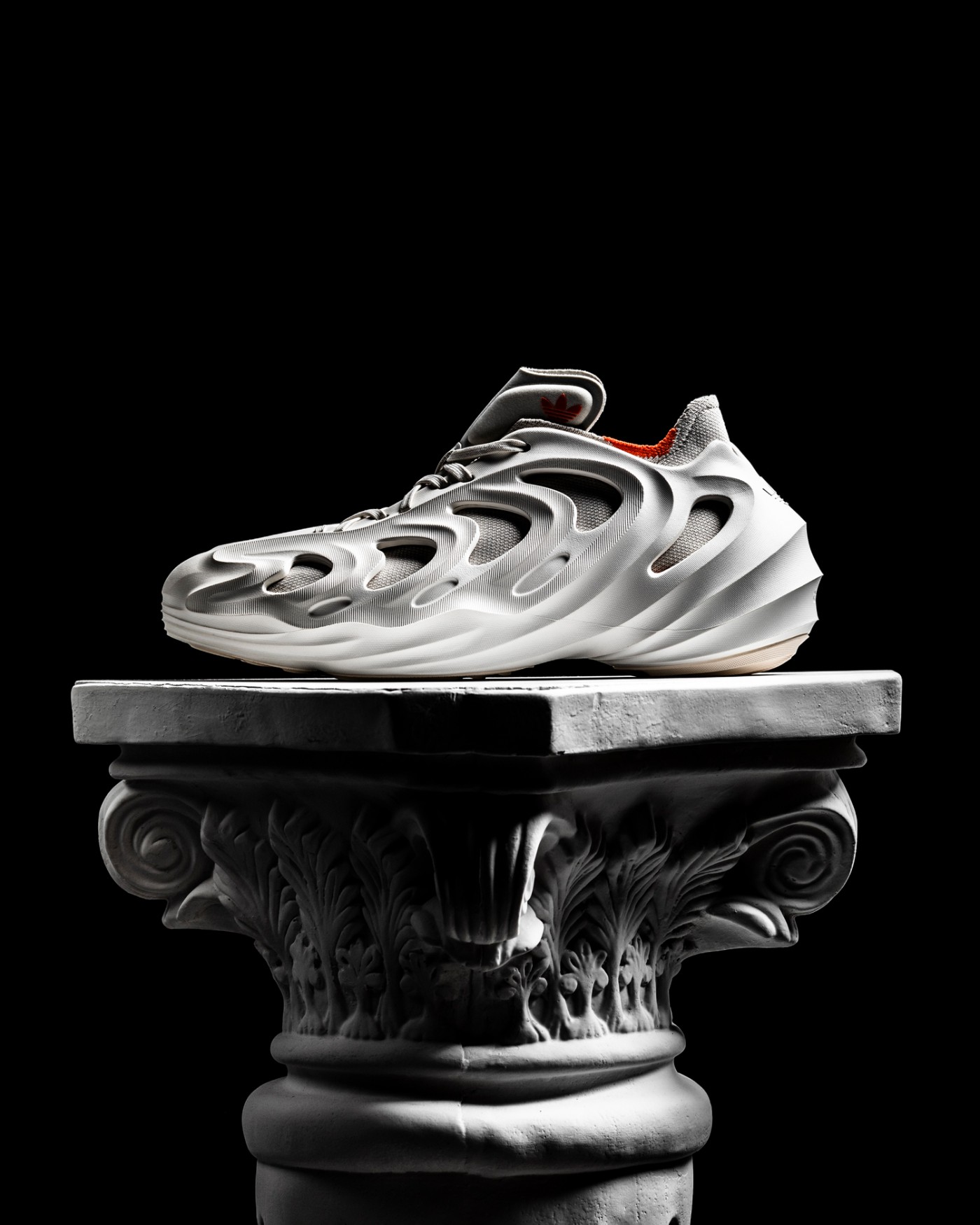 芝麻油漆条 Yeezy 国区开启登记！都在等的新洞洞鞋也要发了！休闲区蓝鸢梦想 - Www.slyday.coM