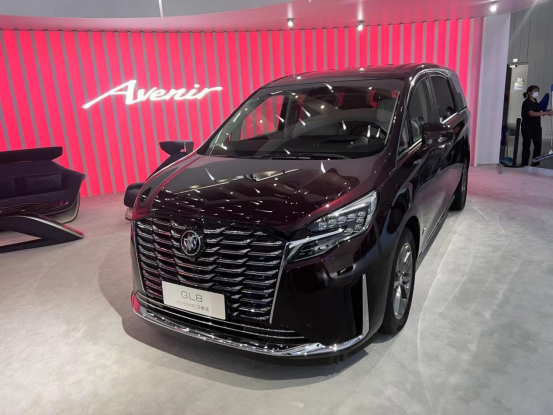 全新前脸更加霸气gl8陆尊gl8艾维亚亮相成都车展