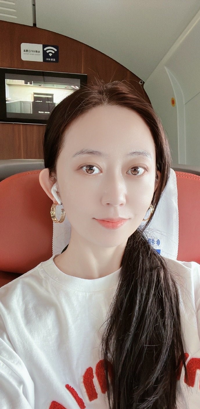 女富婆带资进组，搭帅哥演情侣颜值被嘲：又一位西门大妈休闲区蓝鸢梦想 - Www.slyday.coM