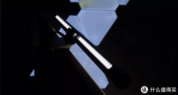 桌搭就是光的艺术吧，没完没了的折腾，这套智能灯光网红桌面是你的菜吗休闲区蓝鸢梦想 - Www.slyday.coM