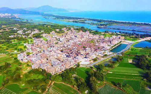 一村一景广东陆丰上海村碧海蓝天十里银滩