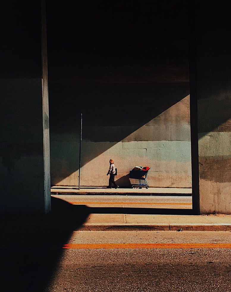 为什么街头摄影师如此执着于拍光影