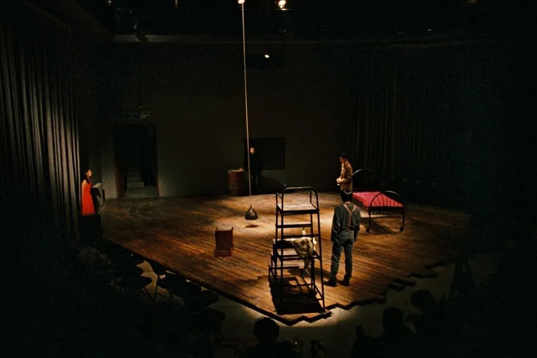 致敬中国小剧场戏剧40周年,南锣鼓巷戏剧展演季在京启动|戏剧_新浪