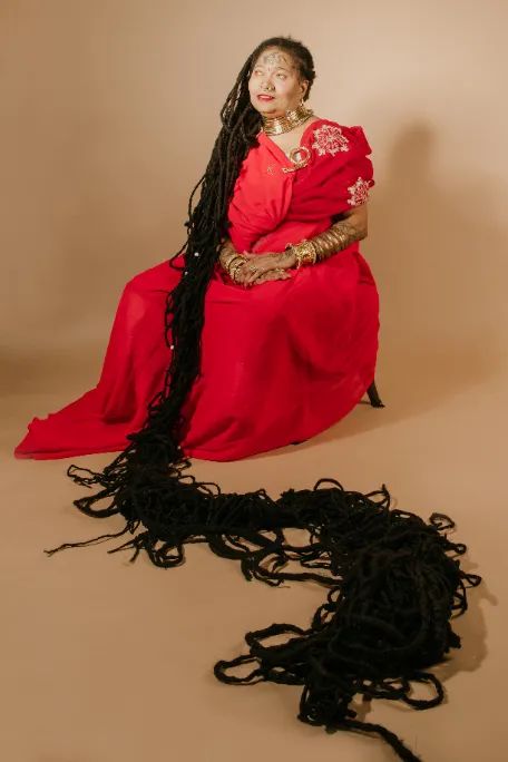 5米世界最长发:我的头发是我的王冠|长发|眼镜蛇|王冠_新浪新闻