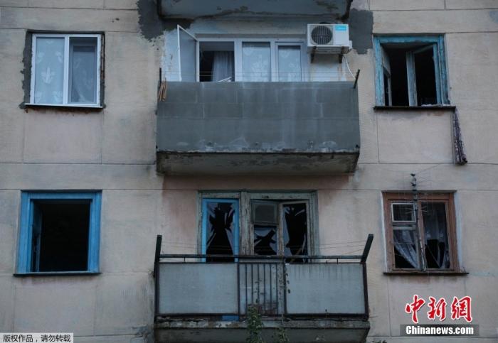 当地时间8月9日，克里米亚新费多罗夫卡地区一处空军基地弹药储存区爆炸，附近居民楼窗户碎裂。