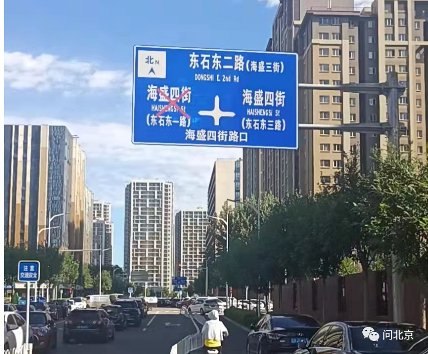 “整个马路就是一个停车场”，无法管理的原因都是没有“执法权”休闲区蓝鸢梦想 - Www.slyday.coM