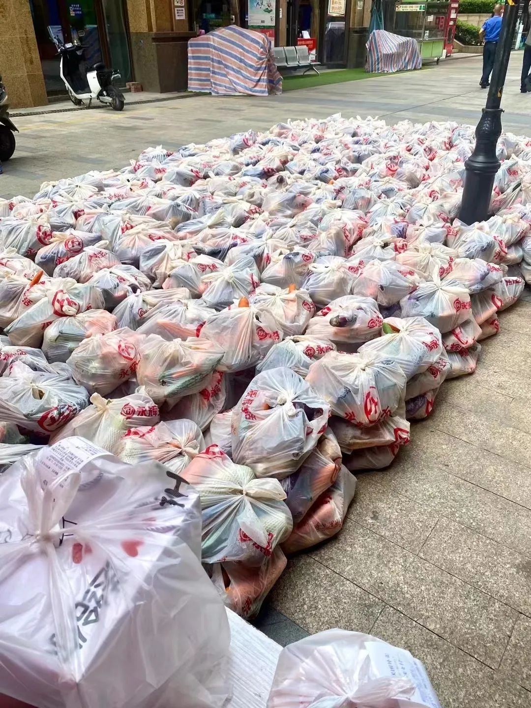 成都居民,该囤菜了吗?生鲜平台回应来了!