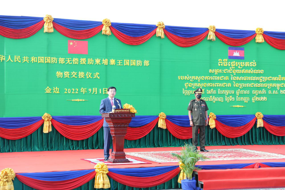 中国国防部向柬埔寨国防部援助150辆汽车