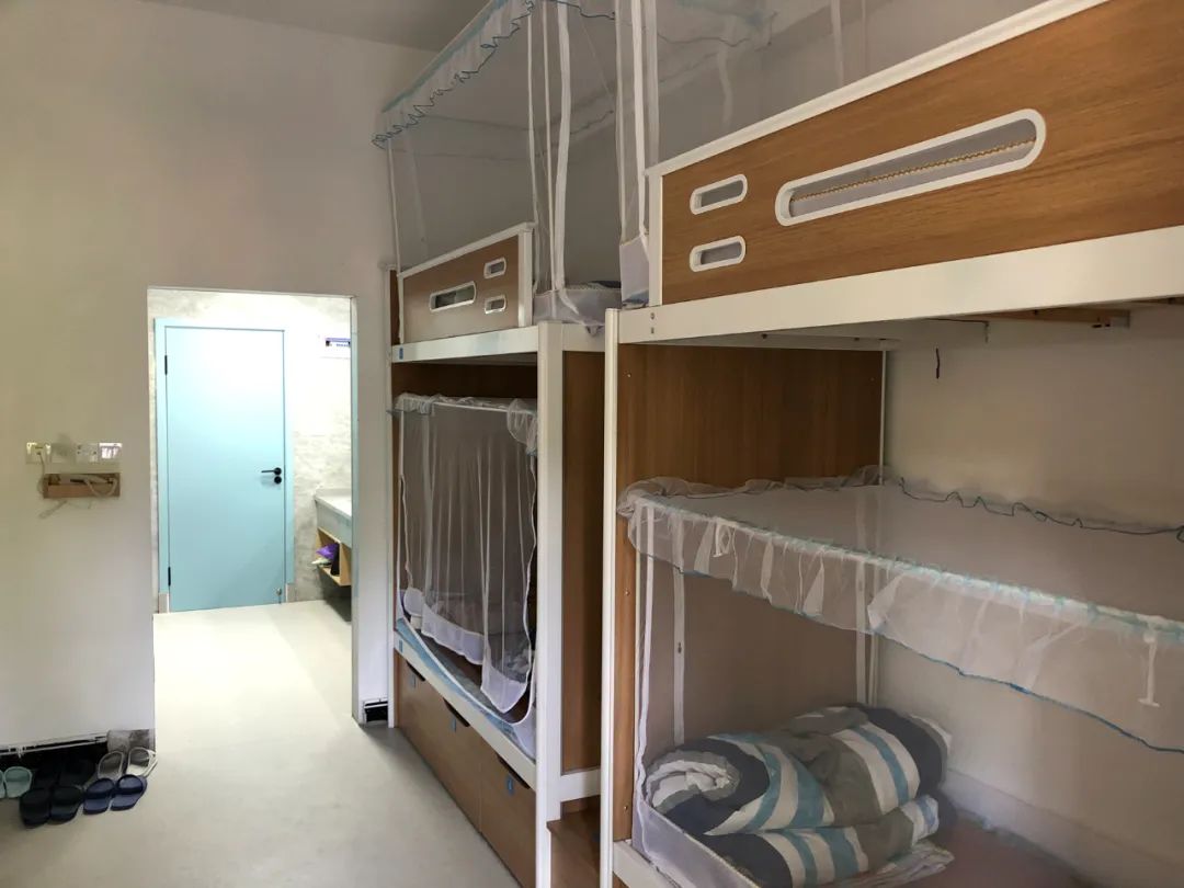 温州不少高一新生超1米9,有学校紧急加长床铺,有学校配备"定制宿舍".