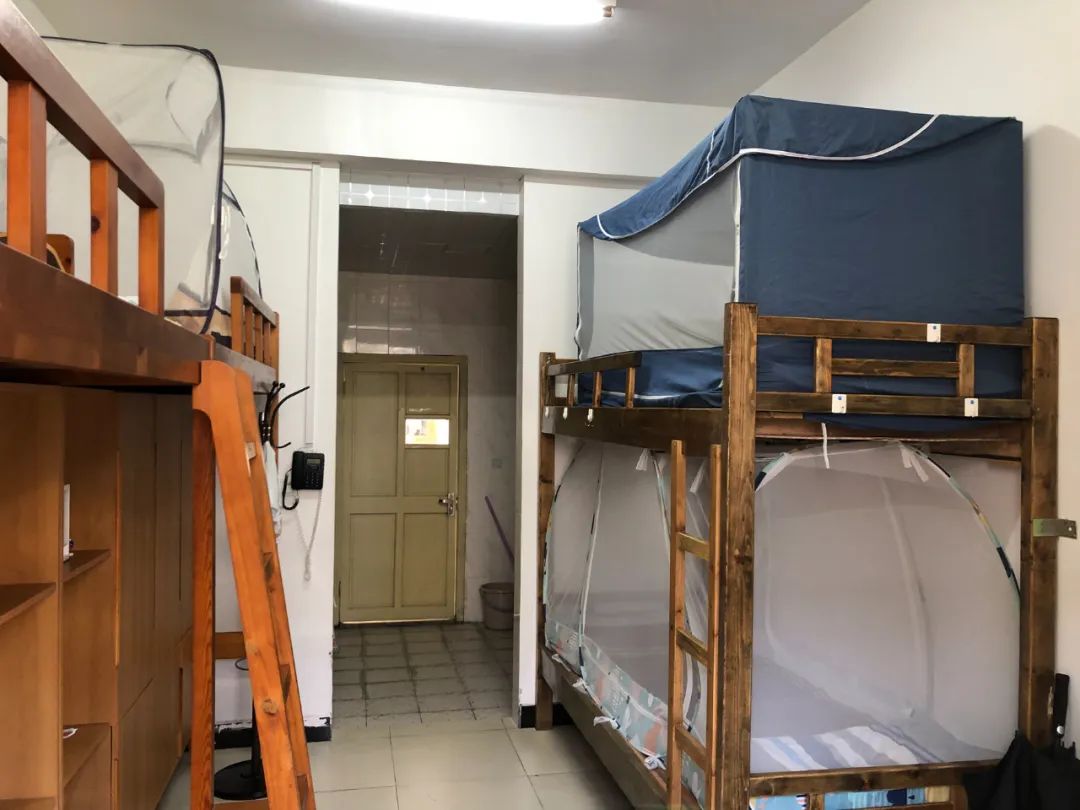 温州不少高一新生超1米9,有学校紧急加长床铺,有学校配备"定制宿舍".