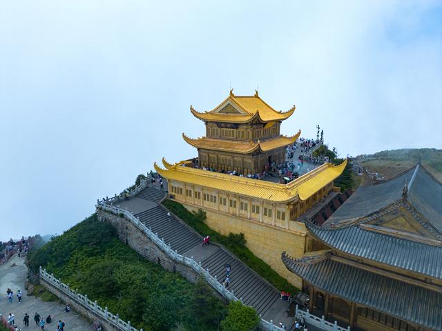 秋日航拍峨眉山金顶 云仙雾绕仙气十足|乐山市_新浪财经_新浪网