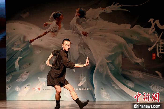 杨丽萍舞剧《孔雀》十年后“新生” 将开启全国巡演休闲区蓝鸢梦想 - Www.slyday.coM