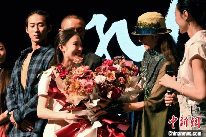 杨丽萍舞剧《孔雀》十年后“新生” 将开启全国巡演休闲区蓝鸢梦想 - Www.slyday.coM