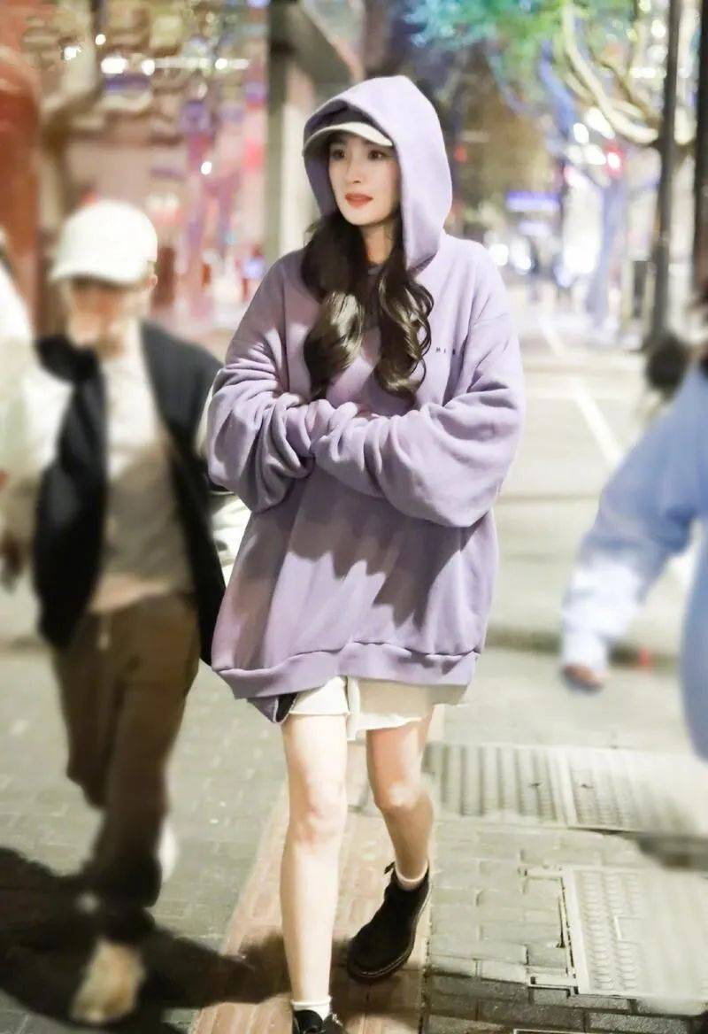 内八字,罗圈腿,像鸭子,这9位明星的走路姿势,笑死我了_刘涛_杨幂_景甜