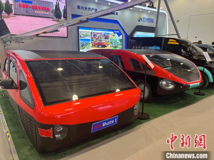 服贸会中展示的太阳能赛车模型。 中新网记者 左宇坤 摄