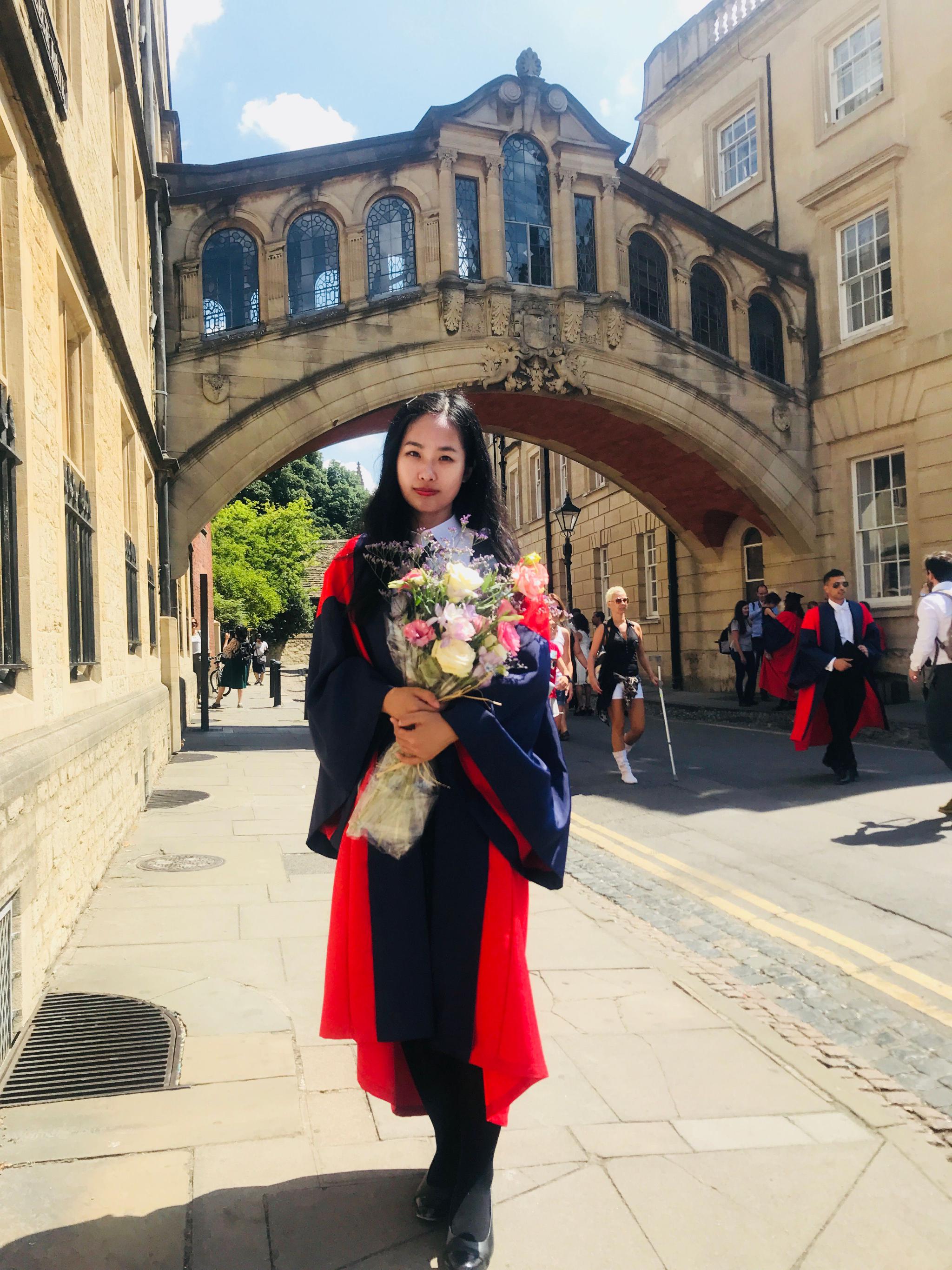 韩双淼的博士毕业照.