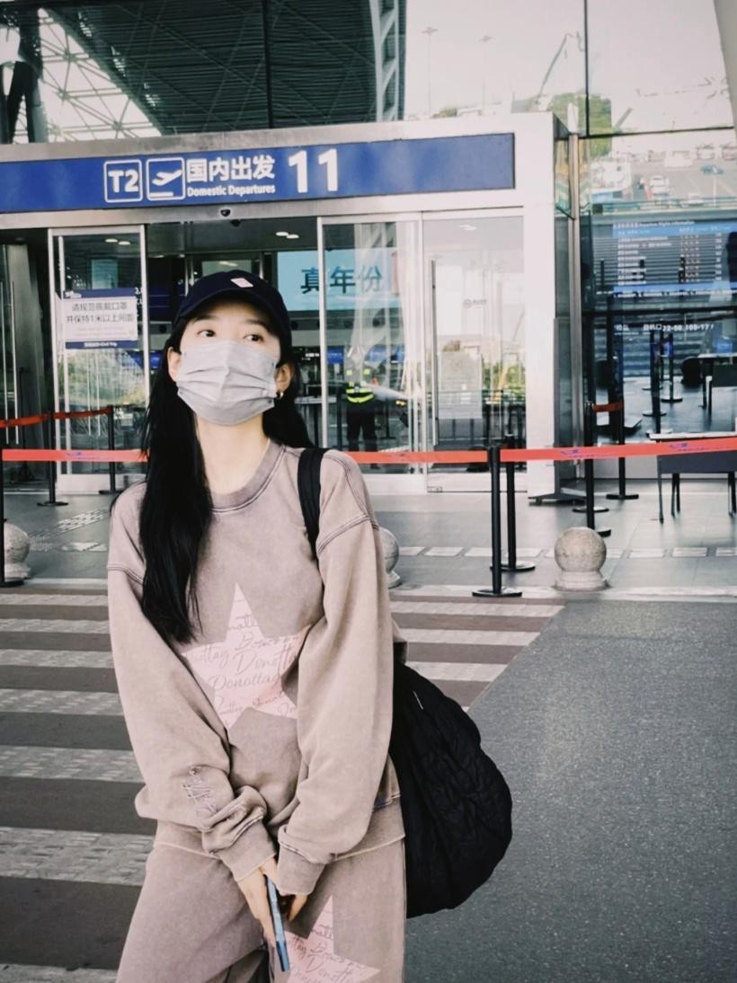 “人间甜妹”章若楠,私服造型自带松弛感,有一种随性慵懒的美休闲区蓝鸢梦想 - Www.slyday.coM “人间甜妹”章若楠,私服造型自带松弛感,有一种随性慵懒的美休闲区蓝鸢梦想 - Www.slyday.coM