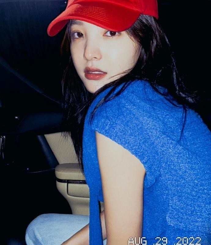 “人间甜妹”章若楠,私服造型自带松弛感,有一种随性慵懒的美休闲区蓝鸢梦想 - Www.slyday.coM “人间甜妹”章若楠,私服造型自带松弛感,有一种随性慵懒的美休闲区蓝鸢梦想 - Www.slyday.coM