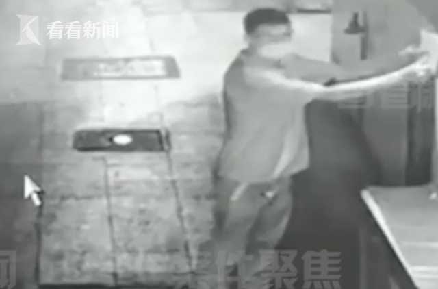 男子深夜偷换菜场商户收款二维码 盗窃一万多元休闲区蓝鸢梦想 - Www.slyday.coM
