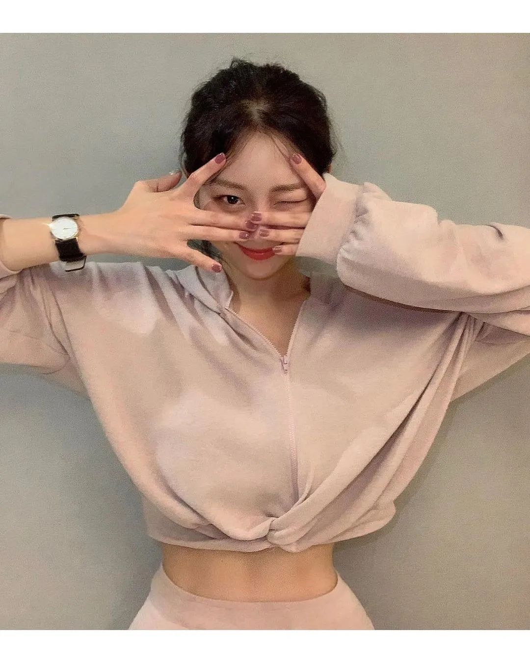 出游必备！超实用的双手拍照姿势合集！休闲区蓝鸢梦想 - Www.slyday.coM