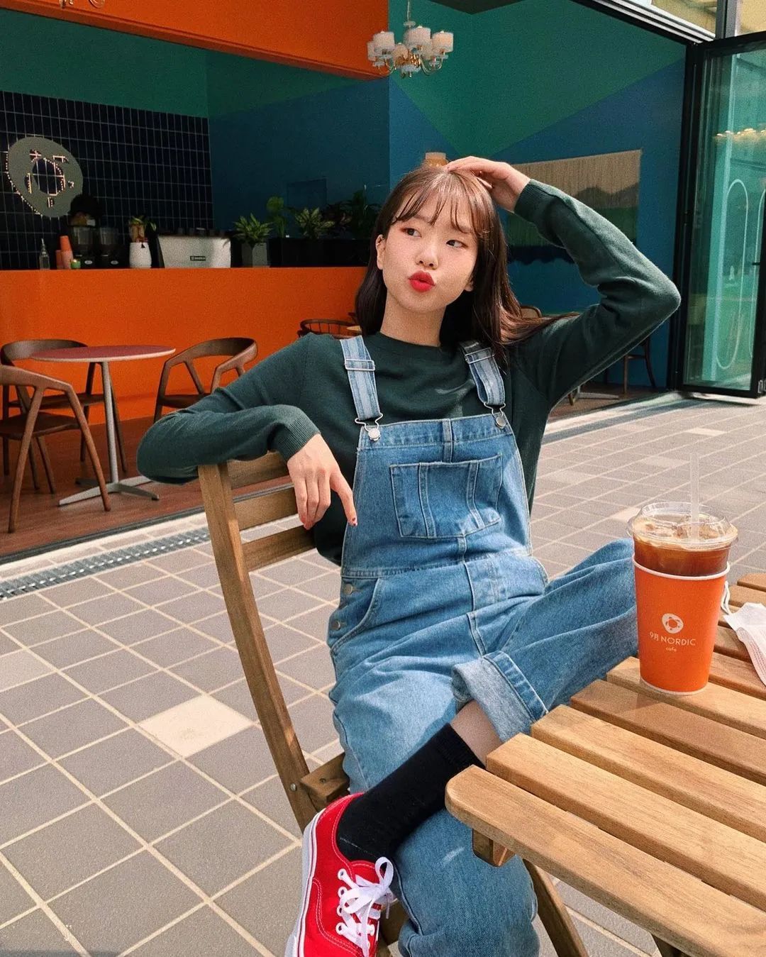 出游必备！超实用的双手拍照姿势合集！休闲区蓝鸢梦想 - Www.slyday.coM