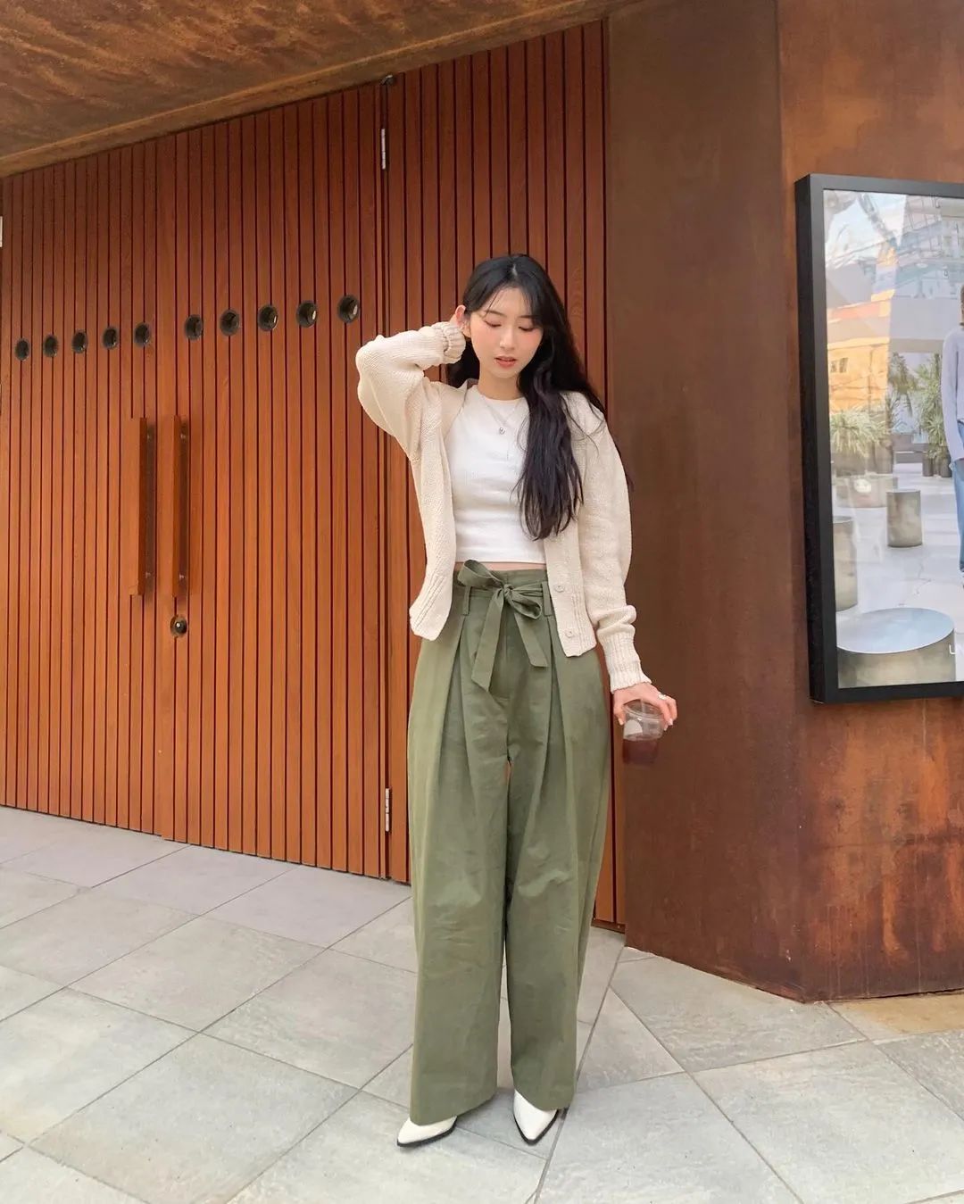 出游必备！超实用的双手拍照姿势合集！休闲区蓝鸢梦想 - Www.slyday.coM