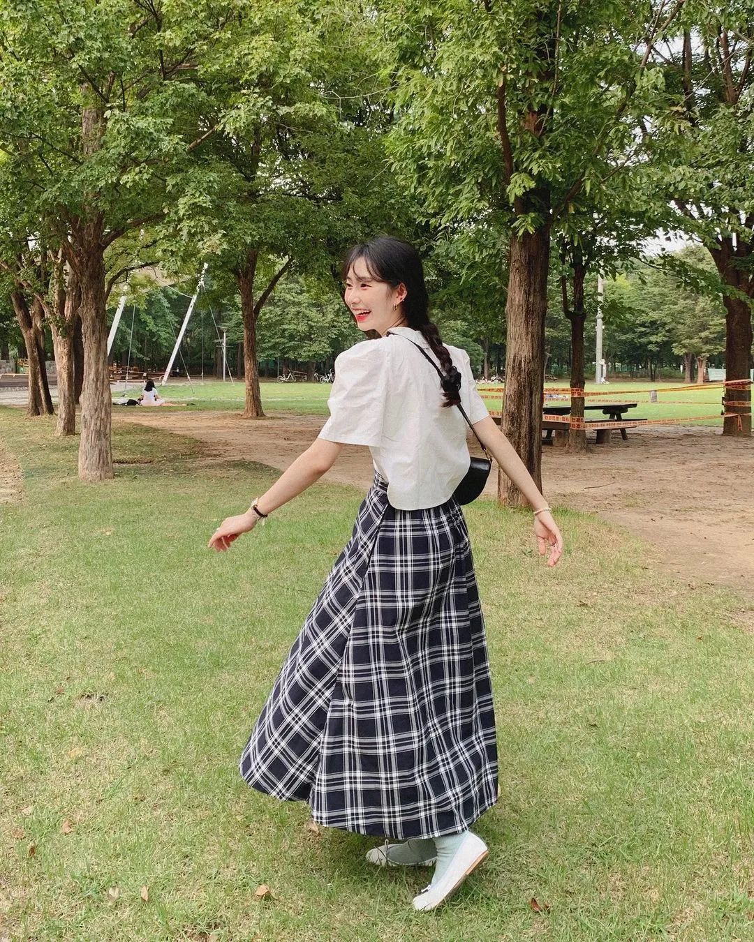 出游必备！超实用的双手拍照姿势合集！休闲区蓝鸢梦想 - Www.slyday.coM