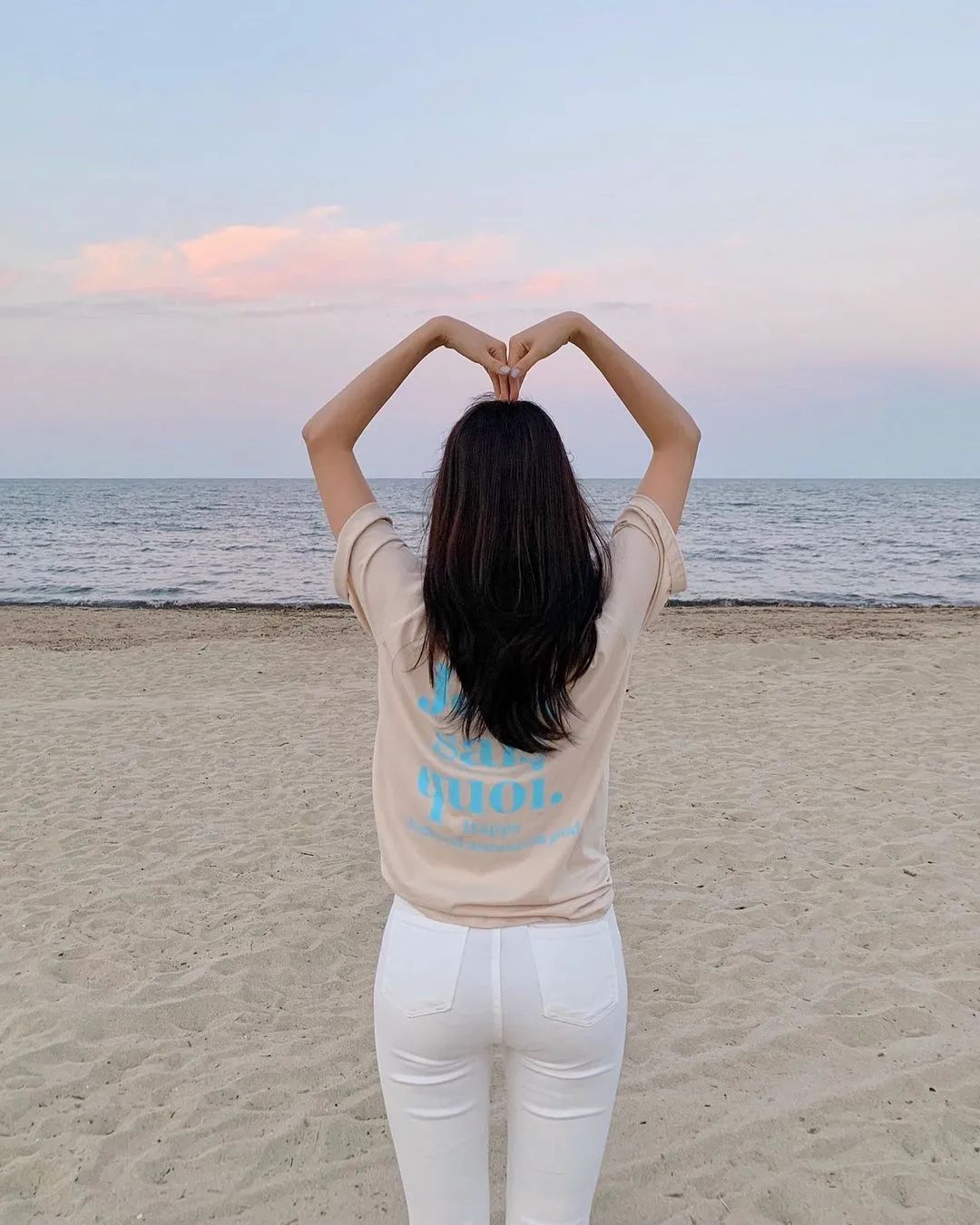 出游必备！超实用的双手拍照姿势合集！休闲区蓝鸢梦想 - Www.slyday.coM