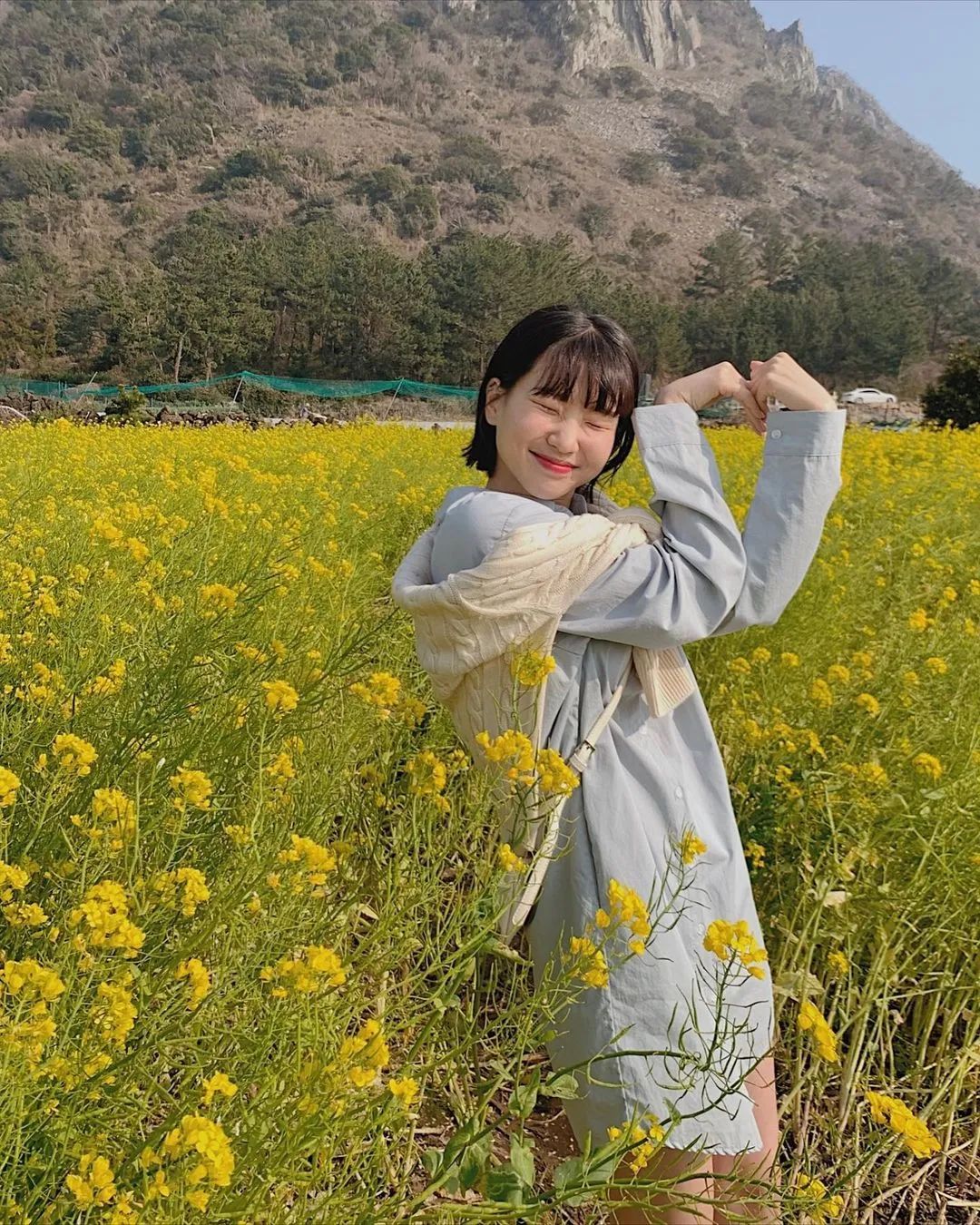 出游必备！超实用的双手拍照姿势合集！休闲区蓝鸢梦想 - Www.slyday.coM