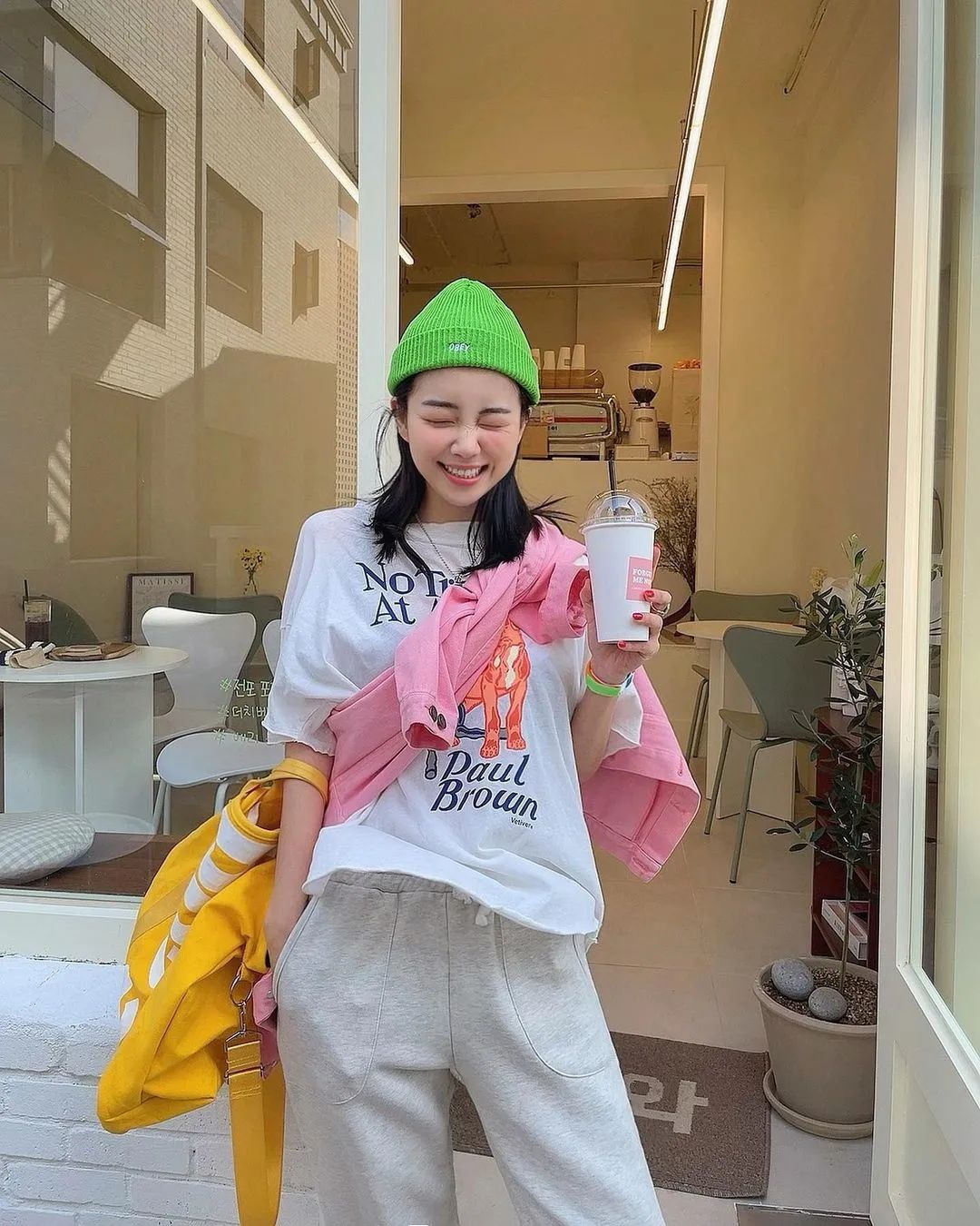 出游必备！超实用的双手拍照姿势合集！休闲区蓝鸢梦想 - Www.slyday.coM