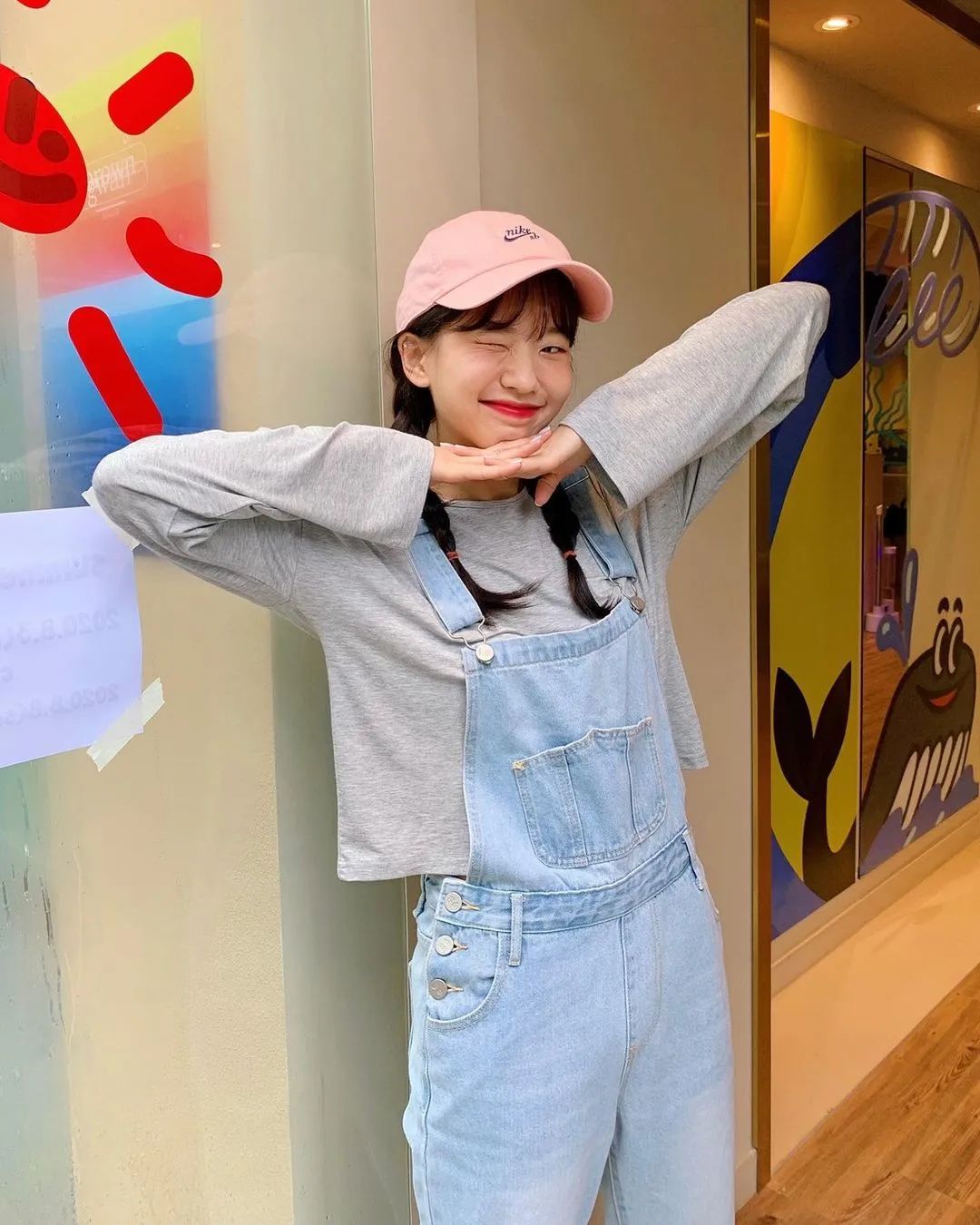 出游必备！超实用的双手拍照姿势合集！休闲区蓝鸢梦想 - Www.slyday.coM