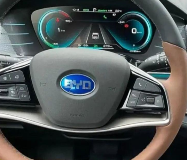 比亚迪王朝系列出口车型曝光 车标改用BYD的LOGO-新浪汽车