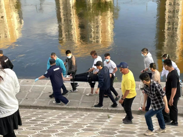 钟文杰:核酸路上下水救人不留名,好小伙被赞美刷屏|钟文杰|落水|救人_新浪新闻