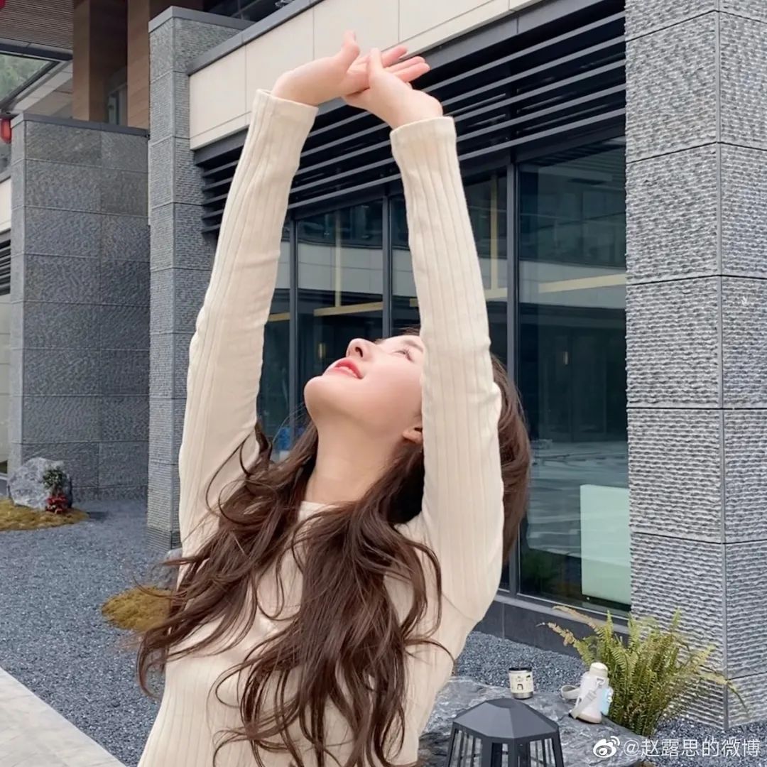 出游必备！超实用的双手拍照姿势合集！休闲区蓝鸢梦想 - Www.slyday.coM