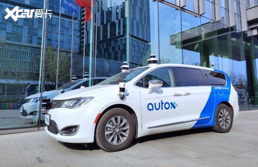 无人驾驶出租车在上海中心城区公开运营-新浪汽车