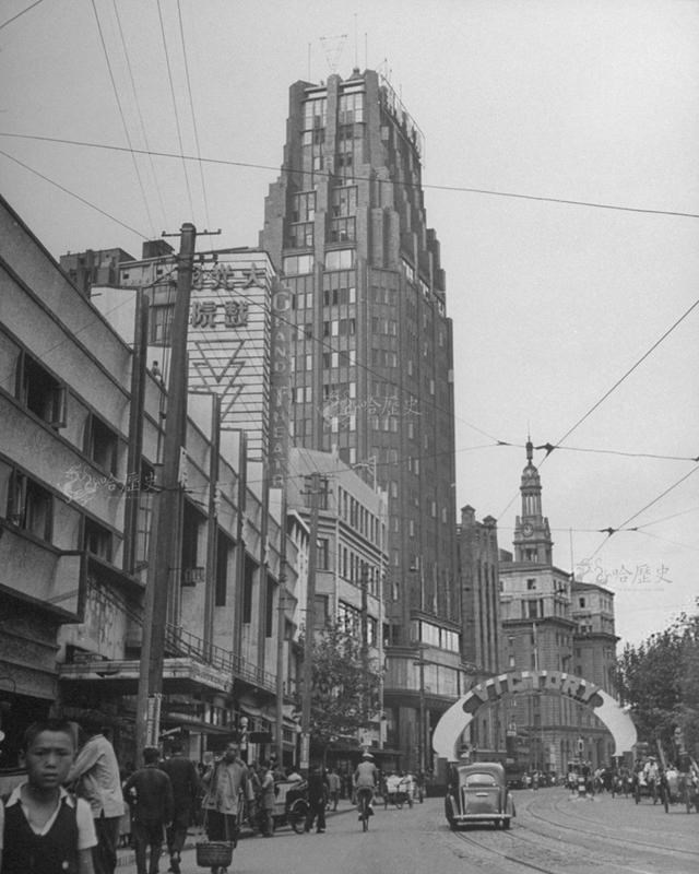 珍贵老照片：1945年抗战胜利，日本在南京投降，民众欢呼雀跃休闲区蓝鸢梦想 - Www.slyday.coM