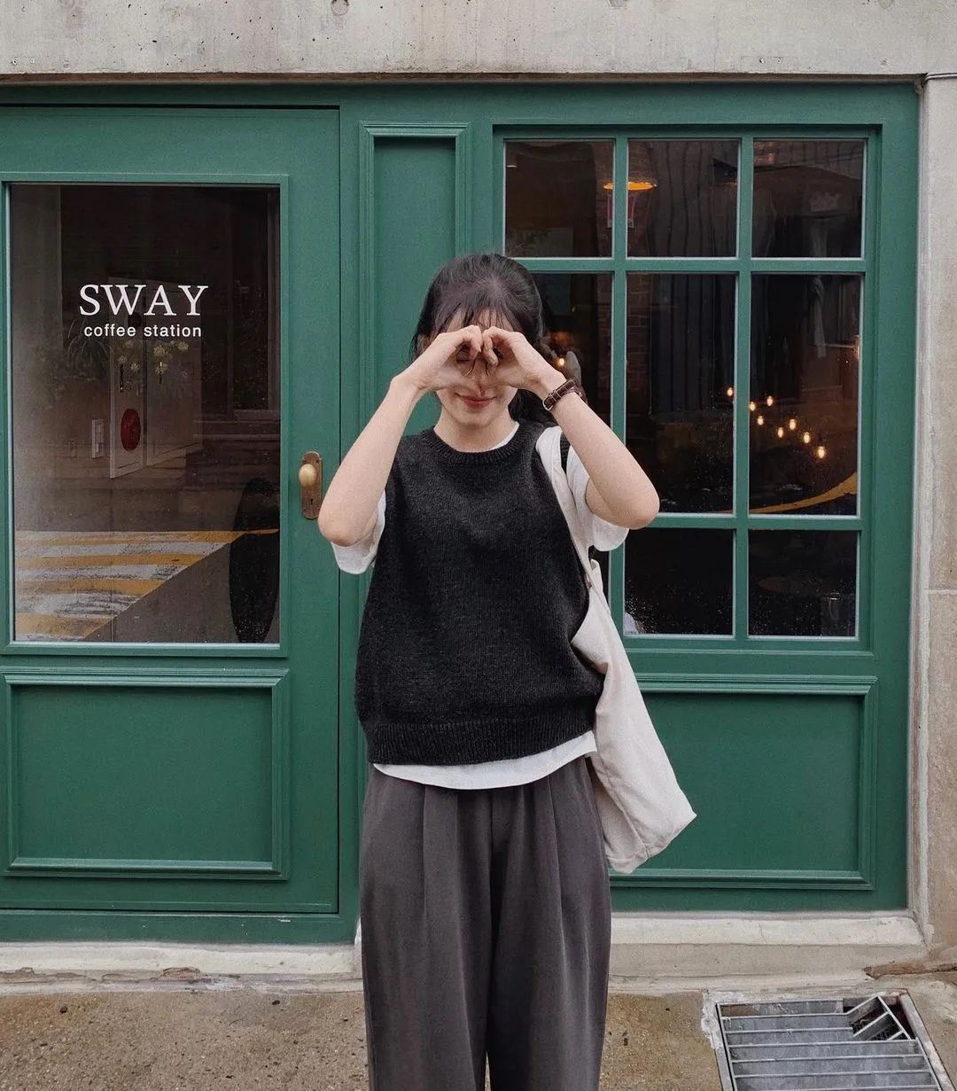 出游必备！超实用的双手拍照姿势合集！休闲区蓝鸢梦想 - Www.slyday.coM