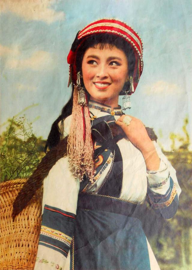 之后,杨丽坤不听哥哥的劝阻,和顾春雨返回昆明.