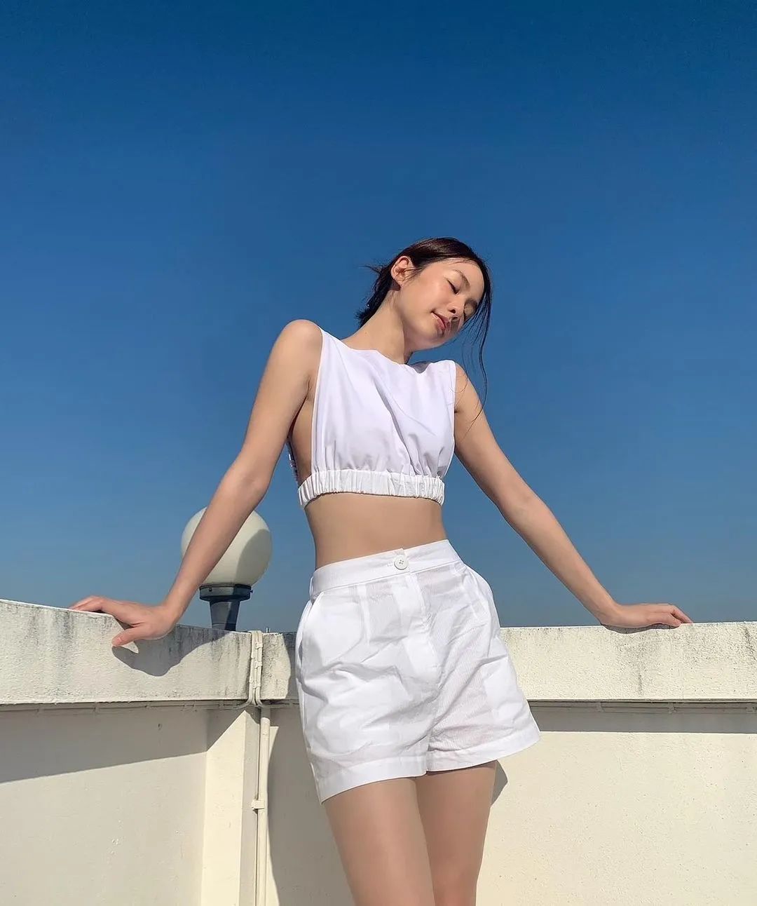 出游必备！超实用的双手拍照姿势合集！休闲区蓝鸢梦想 - Www.slyday.coM