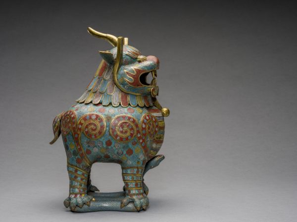 明万历掐丝珐琅甪端香薰