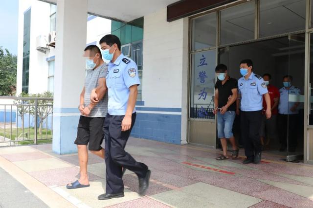 民警侦查途中偶遇嫌犯，“顺手”抓获三名犯罪嫌疑人休闲区蓝鸢梦想 - Www.slyday.coM