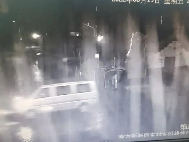 民警侦查途中偶遇嫌犯，“顺手”抓获三名犯罪嫌疑人休闲区蓝鸢梦想 - Www.slyday.coM