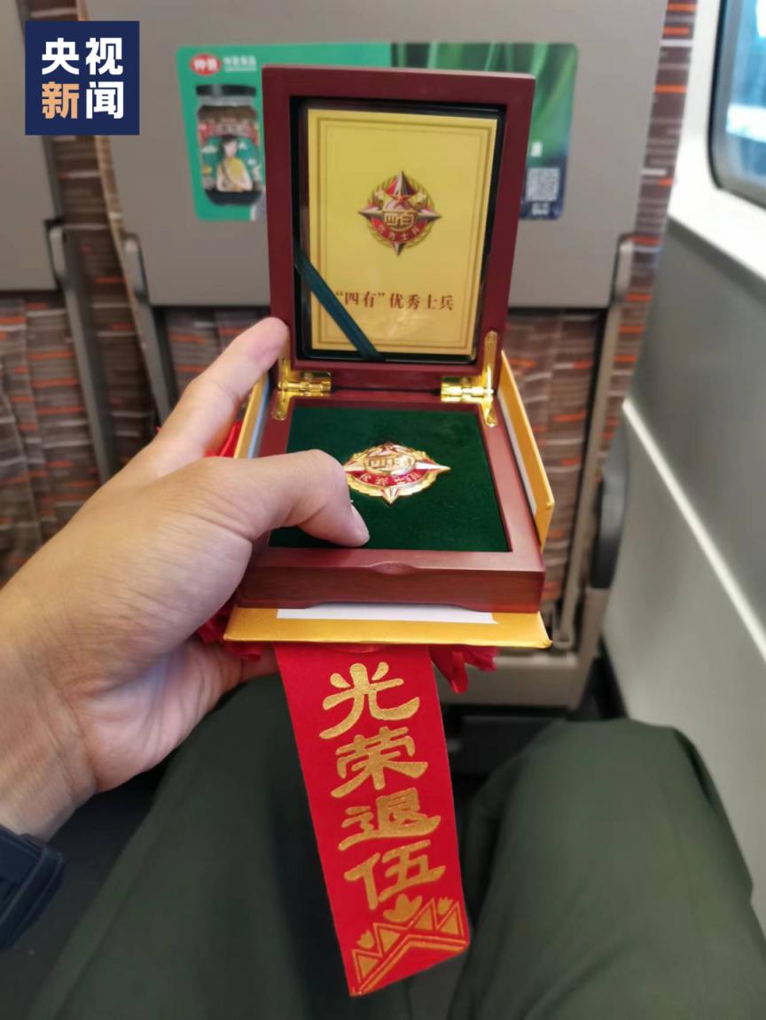 57秒，狂奔11节车厢，救过来了！休闲区蓝鸢梦想 - Www.slyday.coM