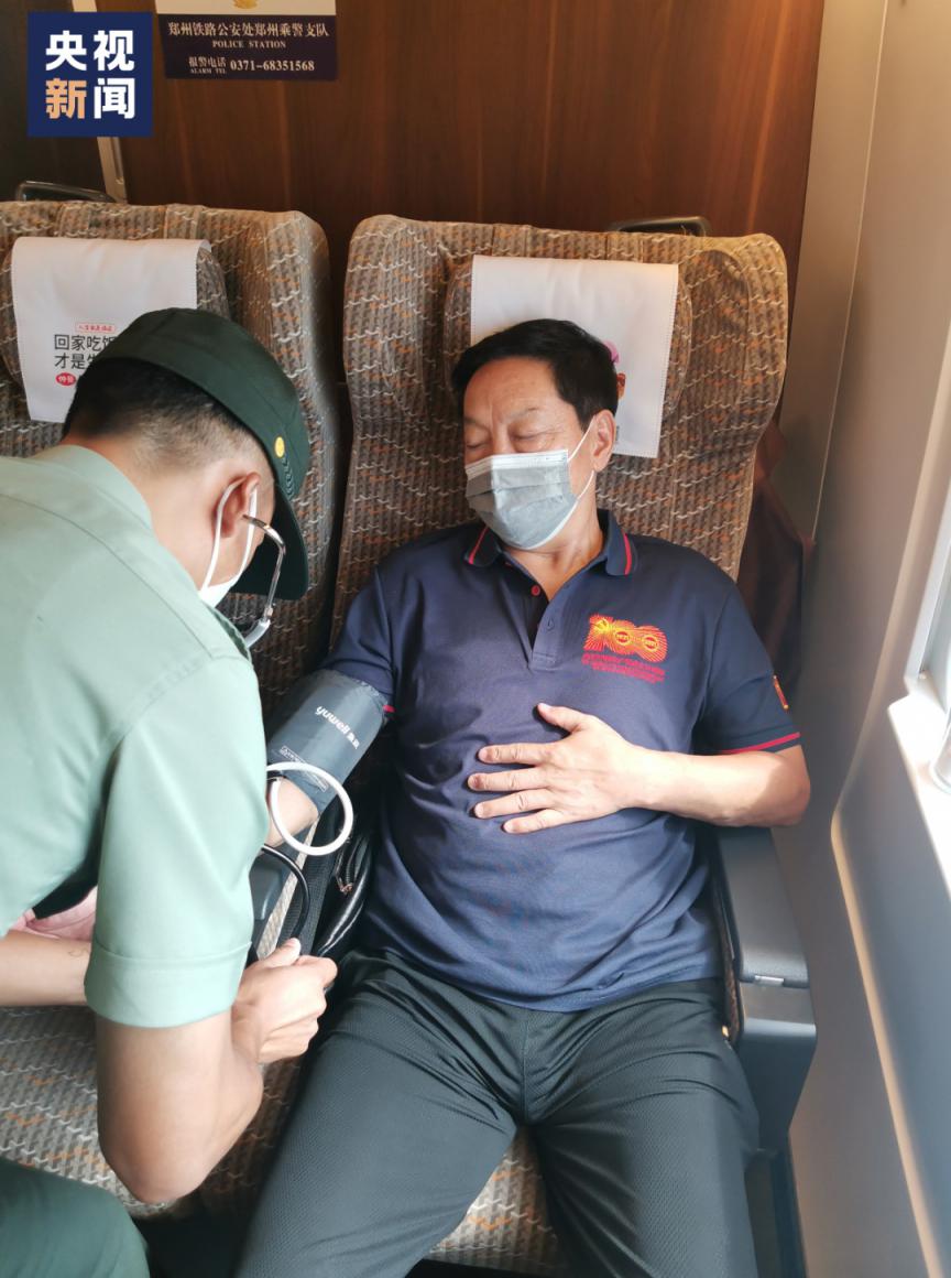 57秒，狂奔11节车厢，救过来了！休闲区蓝鸢梦想 - Www.slyday.coM