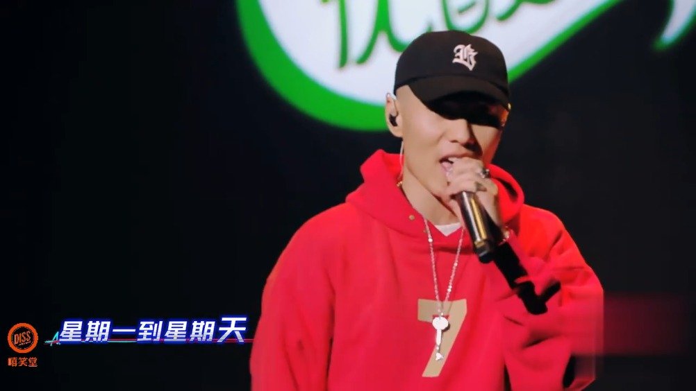 致敬经典!刘聪《随身听2000》舞台!|随身听2000|刘聪_新浪新闻