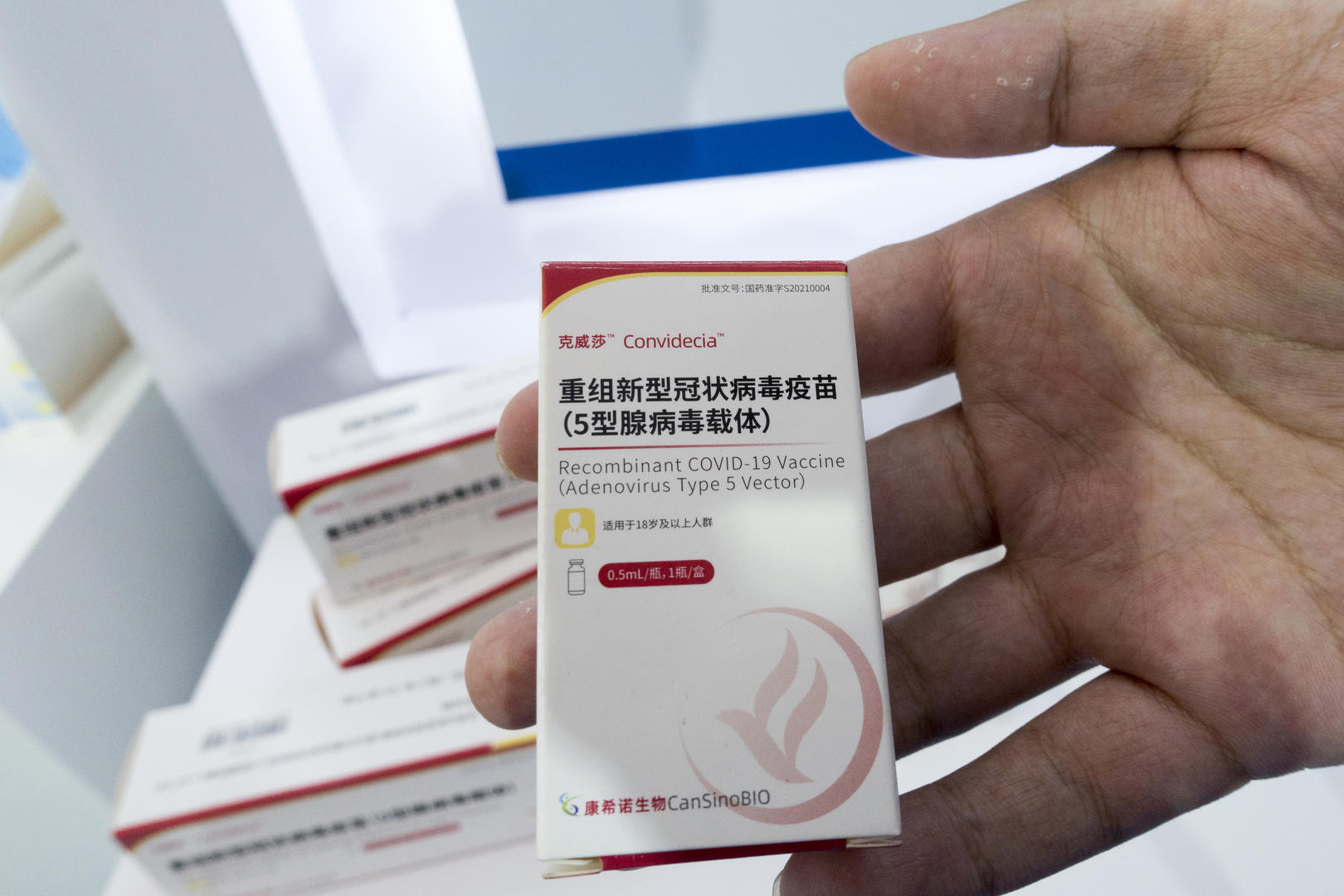 作为加强针被纳入紧急使用!康希诺的吸入用重组新型冠状病毒疫苗投用|新冠肺炎_新浪新闻