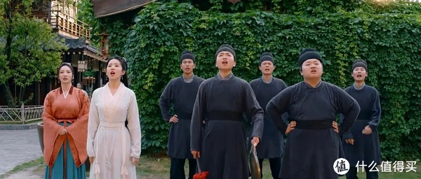 梦华录：东京梦华，顾盼生辉，你永远可以相信神仙姐姐的古装氛围感！休闲区蓝鸢梦想 - Www.slyday.coM