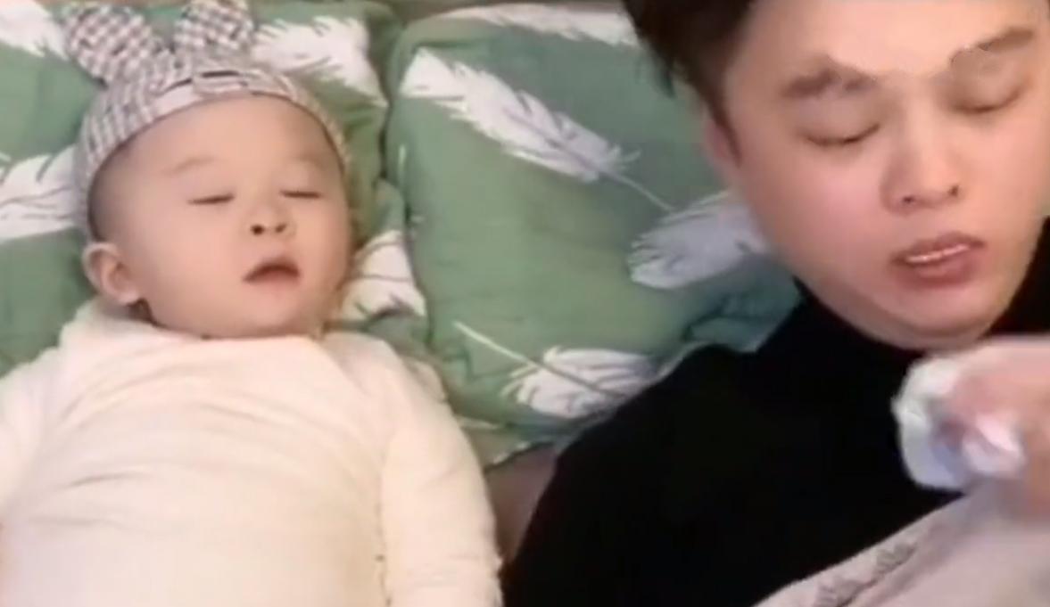 4个月宝宝被爸爸鼾声吵到空气挥拳,婴儿被爸爸鼾声吵醒休闲区蓝鸢梦想 - Www.slyday.coM 4个月宝宝被爸爸鼾声吵到空气挥拳,婴儿被爸爸鼾声吵醒休闲区蓝鸢梦想 - Www.slyday.coM