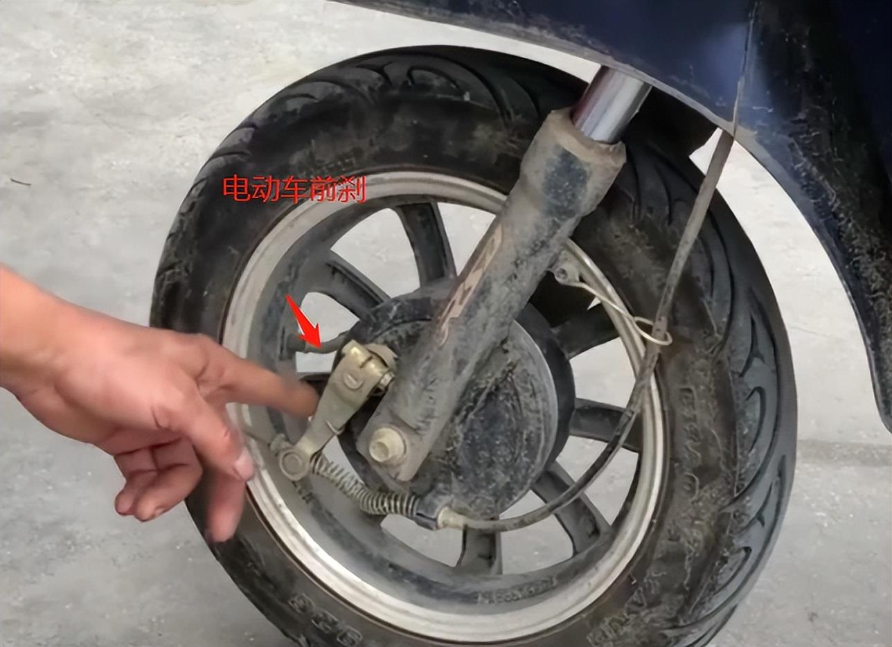 电动车刹车先捏前刹还是后刹告诉你答案