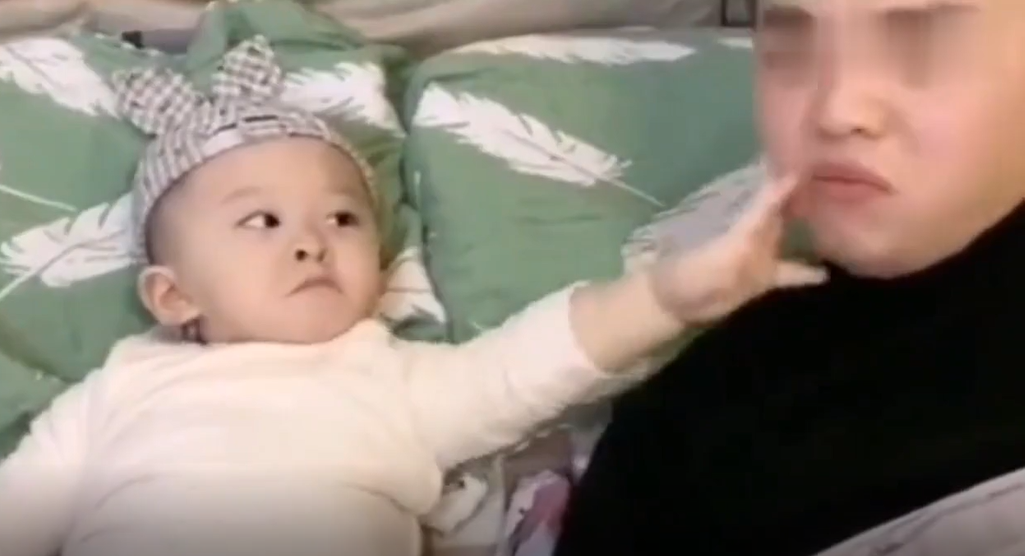 4个月宝宝被爸爸鼾声吵到空气挥拳,婴儿被爸爸鼾声吵醒休闲区蓝鸢梦想 - Www.slyday.coM 4个月宝宝被爸爸鼾声吵到空气挥拳,婴儿被爸爸鼾声吵醒休闲区蓝鸢梦想 - Www.slyday.coM